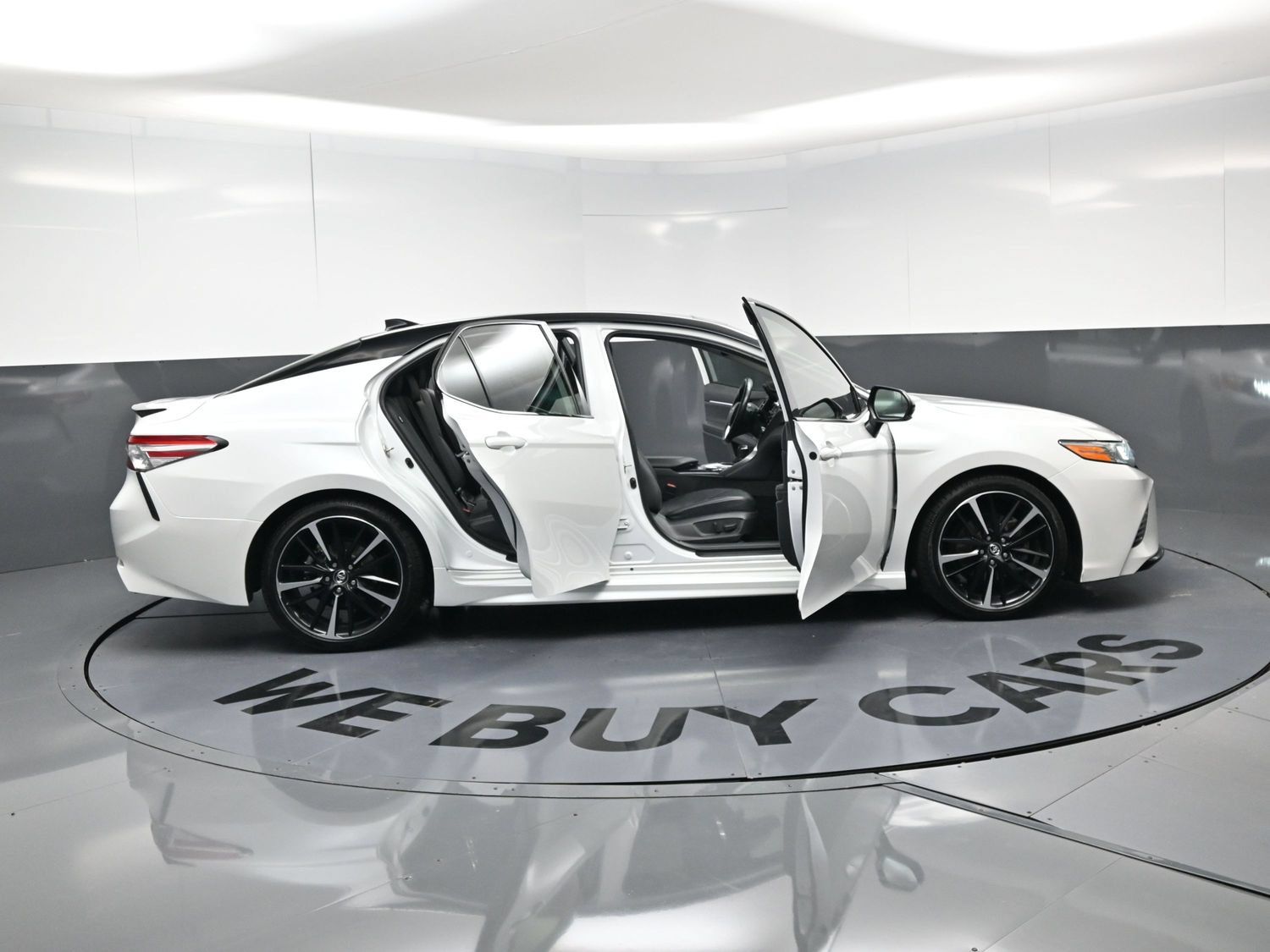 Used 2020 Toyota Camry XSE FWD image 26
