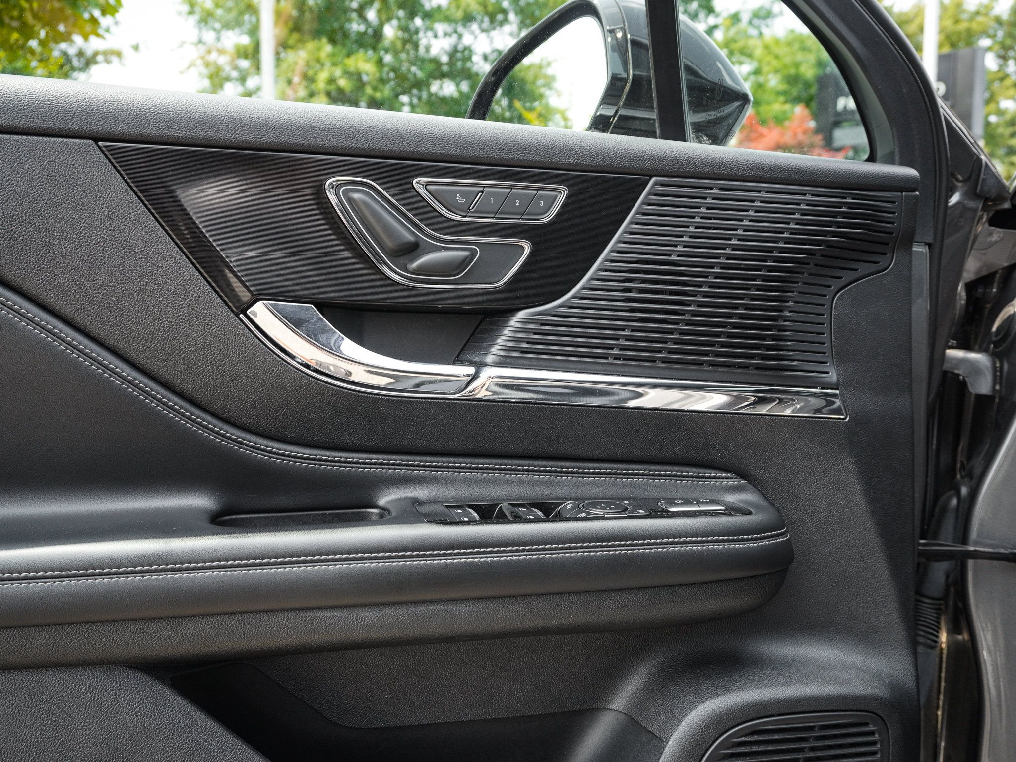 Used 2021 Lincoln Corsair FWD image 16