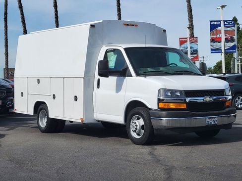 Used 2017 Chevrolet Express 3500 image 26