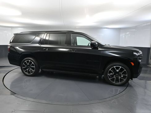 Used 2023 Chevrolet Suburban RST AWD/4WD image 3