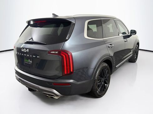 Used 2022 Kia Telluride SX w/ Towing Package FWD image 9