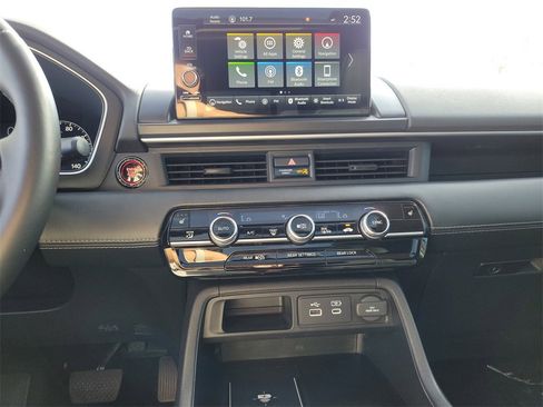 Used 2023 Honda Pilot Touring image 13