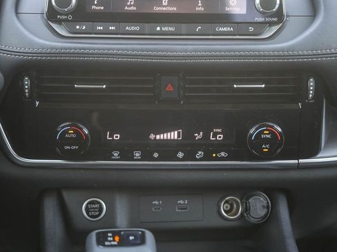 Used 2021 Nissan Rogue SV AWD/4WD image 13