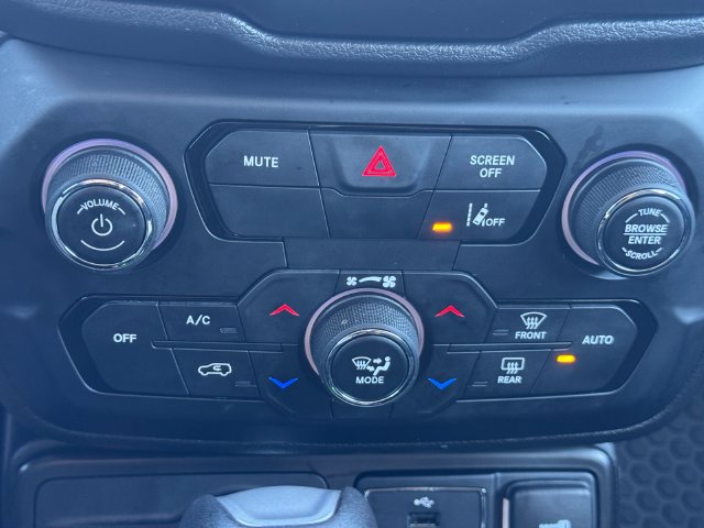 Certified 2022 Jeep Renegade Latitude w/ Convenience Group AWD/4WD image 34