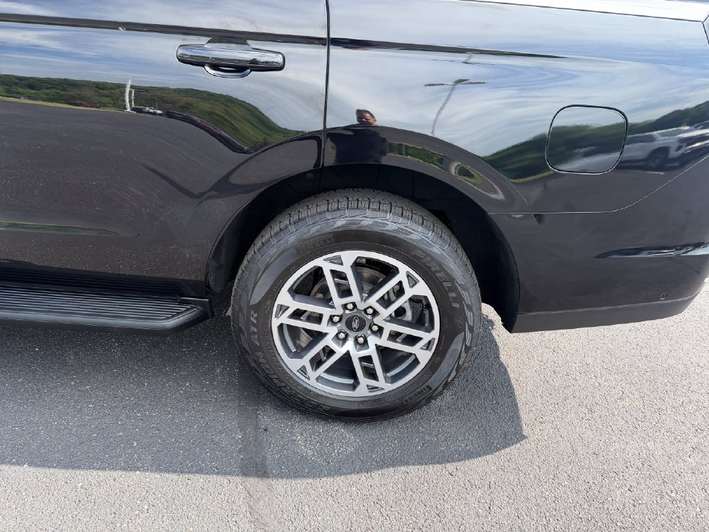 Certified 2025 Ford Expedition Active AWD/4WD image 9