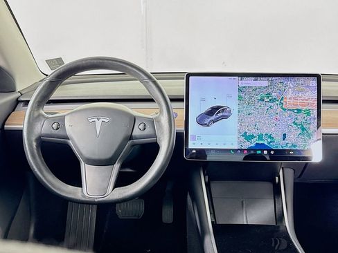 Used 2018 Tesla Model 3 Long Range image 13