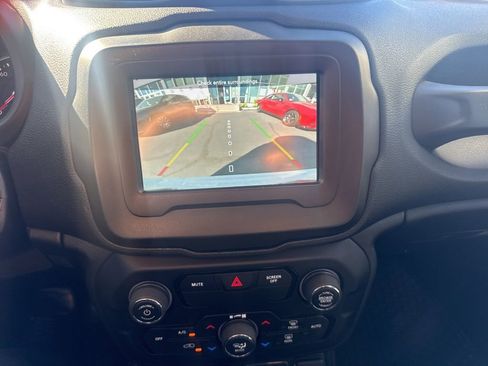 Certified 2020 Jeep Renegade Altitude image 22