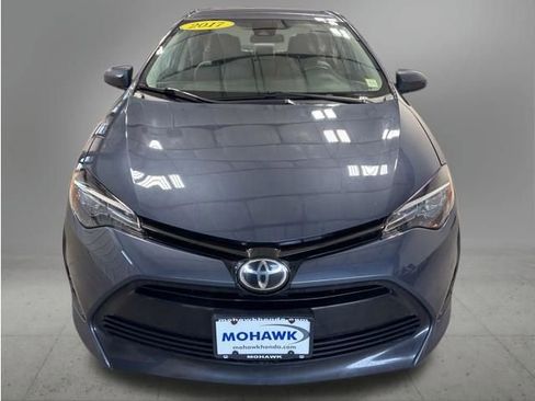 Used 2017 Toyota Corolla LE w/ Carpet Mat Package (TMS) FWD image 8