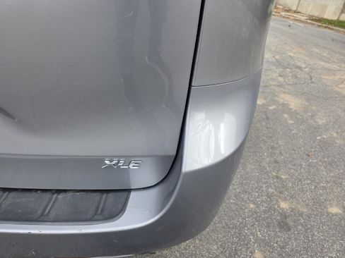 Used 2017 Toyota Sienna XLE image 5