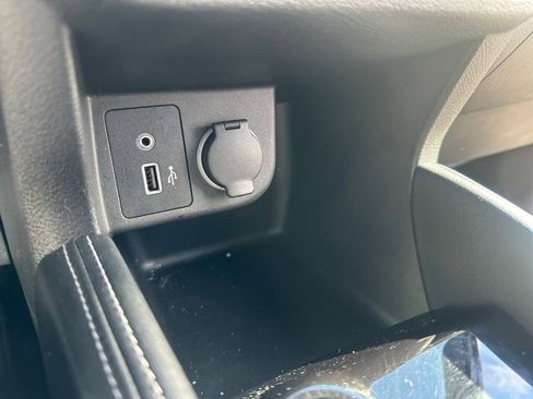 Used 2020 Nissan Kicks SR image 20