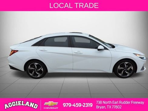 Used 2021 Hyundai Elantra Limited image 2