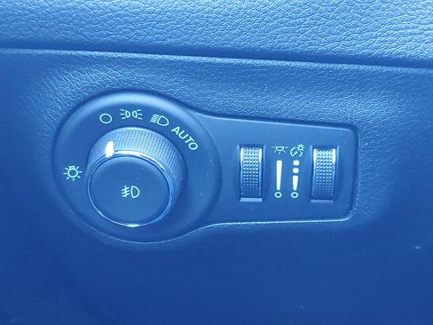 Used 2021 Jeep Compass Limited image 21