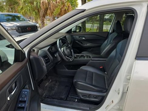 Used 2023 Nissan Rogue SV w/ SV Premium B Package FWD image 11