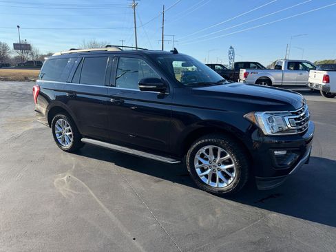 Used 2021 Ford Expedition XLT image 3