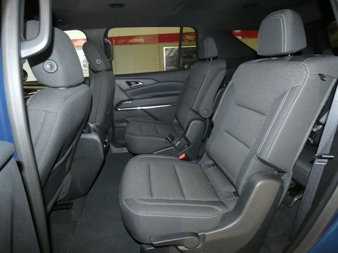 Used 2025 Chevrolet Traverse LT image 21