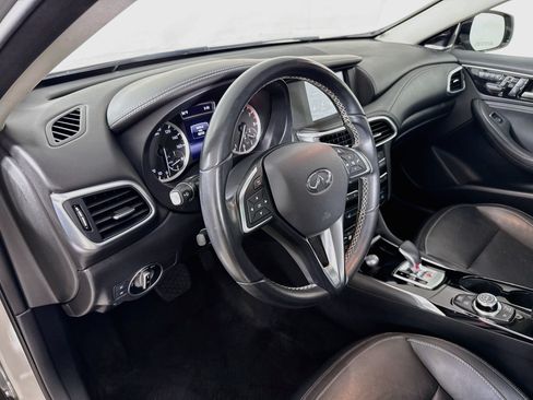 Used 2018 INFINITI QX30 AWD image 9
