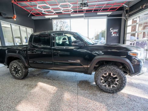 Used 2023 Toyota Tacoma TRD Off-Road image 5