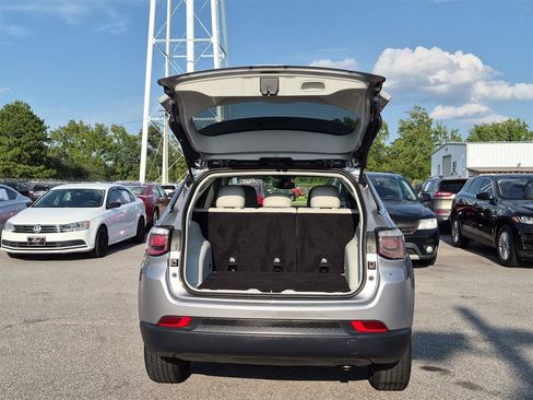 Used 2018 Jeep Compass Latitude FWD image 32