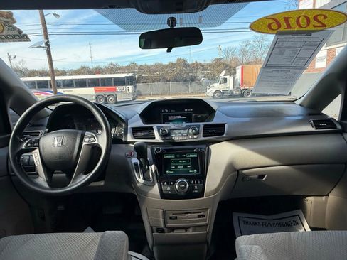 Used 2016 Honda Odyssey SE image 14