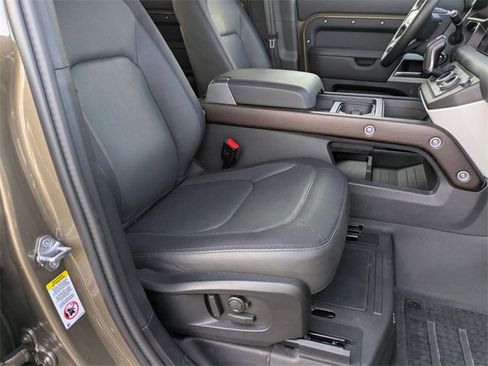 Used 2024 Land Rover Defender 110 X-Dynamic SE image 18