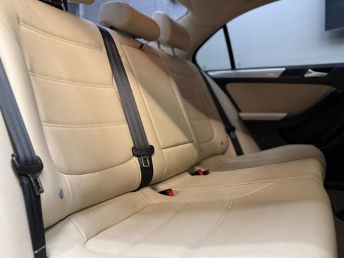 Used 2012 Volkswagen Jetta TDI image 6