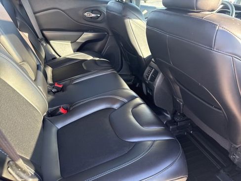 Used 2021 Jeep Cherokee Latitude Plus image 17