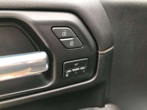Used 2021 GMC Sierra 1500 AT4 w/ AT4 Value Package AWD/4WD image 14