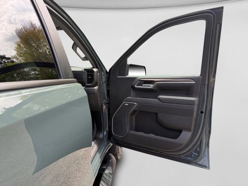 Used 2025 Chevrolet Silverado 1500 LT Trail Boss w/ Convenience Package II AWD/4WD image 24