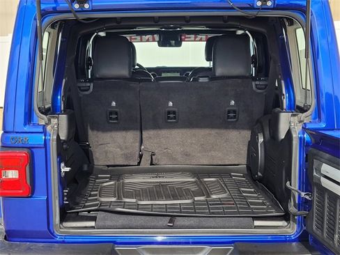 Used 2019 Jeep Wrangler Unlimited Sahara image 9