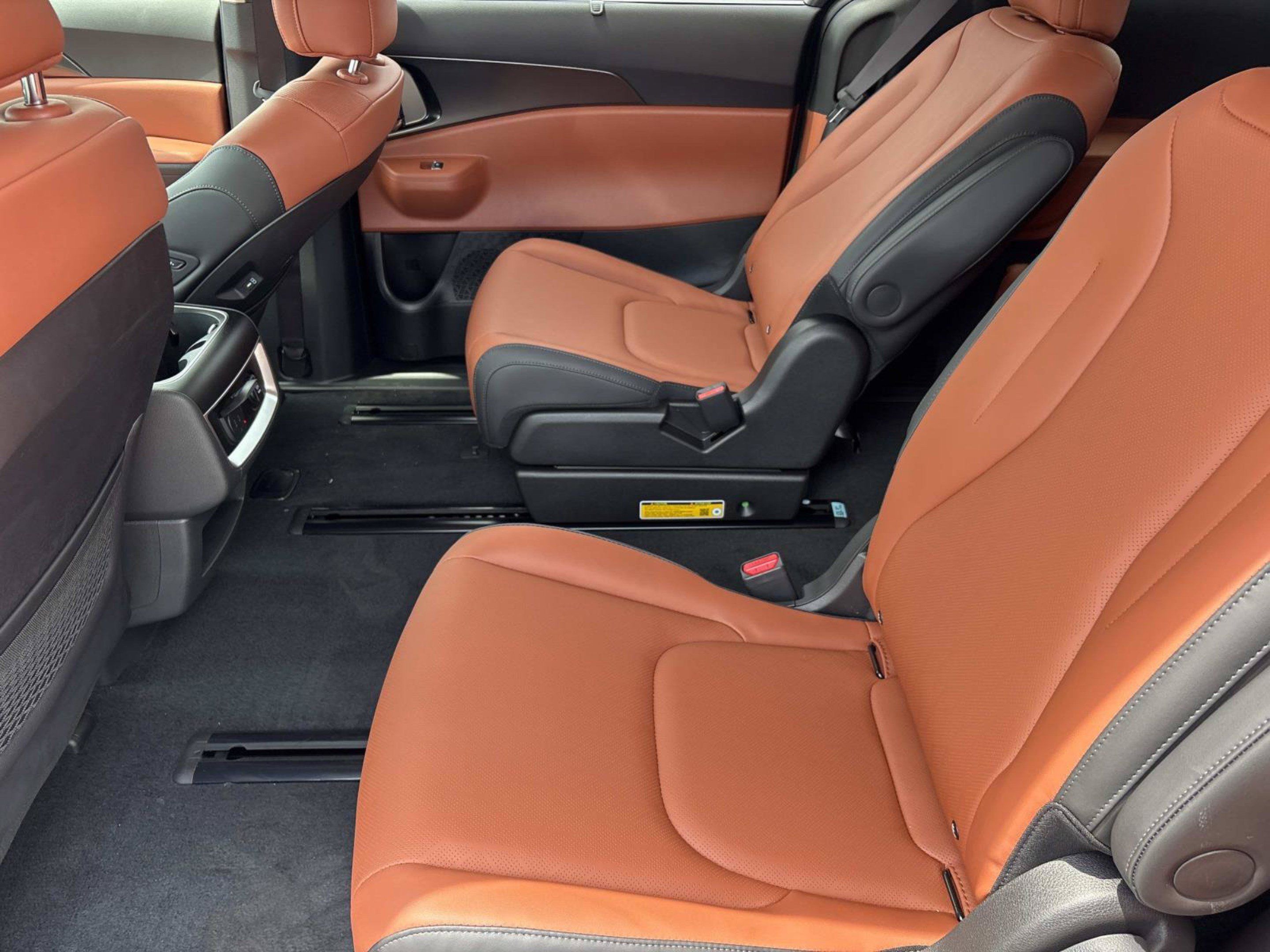 New 2027 Kia Carnival SX w/ Dark Edition Package FWD image 18