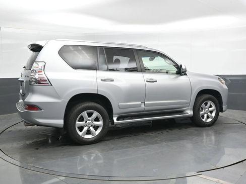 Used 2017 Lexus GX 460 w/ Navigation Package AWD/4WD image 2