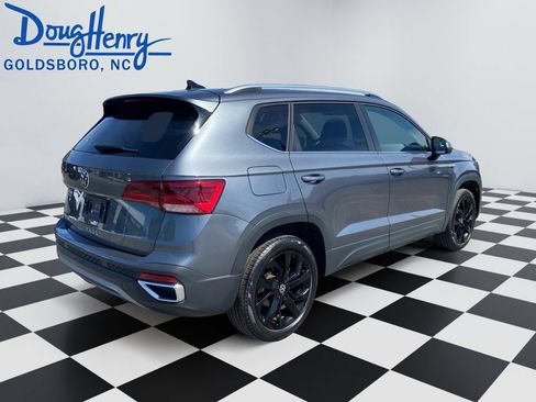 Used 2024 Volkswagen Taos SE FWD image 5