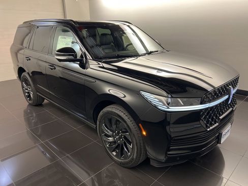 Used 2025 Lincoln Navigator Reserve w/ Jet Appearance Package image 1