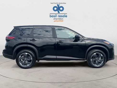 Used 2025 Nissan Rogue SV image 7