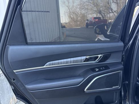 Used 2024 Kia Telluride SX Prestige w/ Towing Package image 14