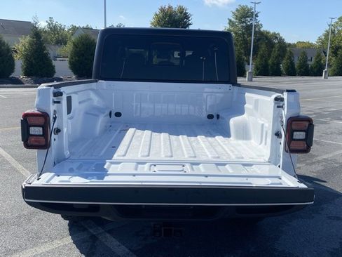 New 2025 Jeep Gladiator Willys image 7