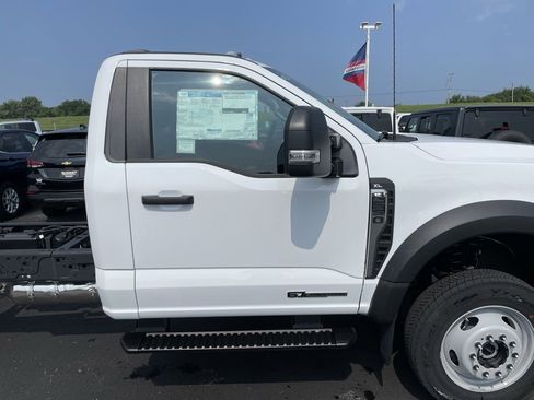 New 2025 Ford F550 4x4 Regular Cab Super Duty image 28
