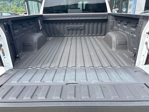 Used 2025 GMC Sierra 1500 SLT AWD/4WD image 13