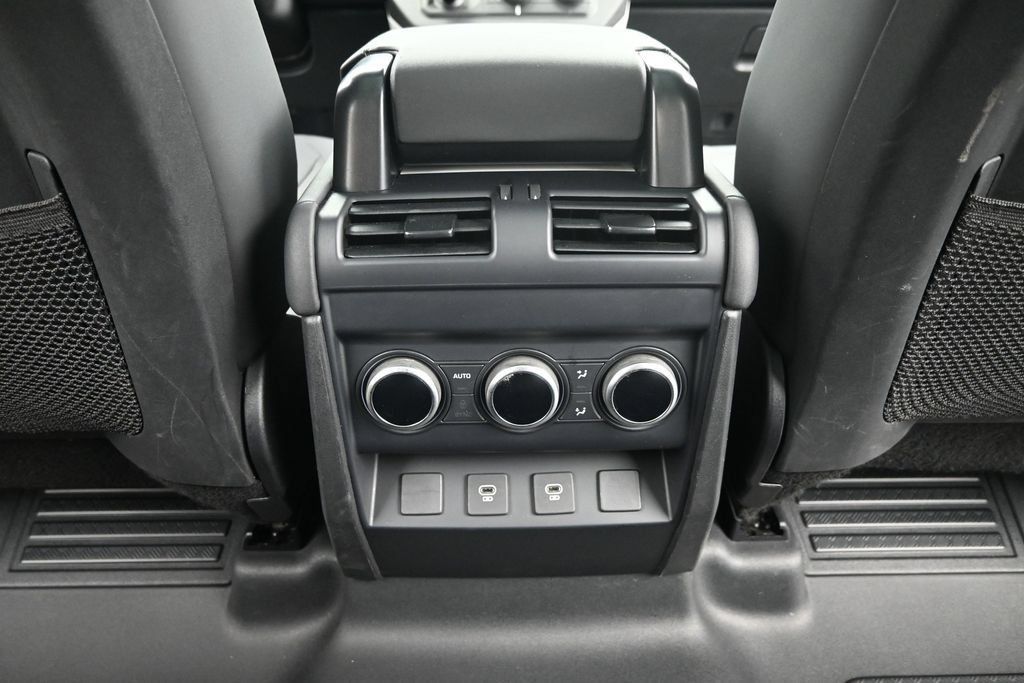 Used 2025 Land Rover Defender 110 X-Dynamic SE AWD/4WD image 21