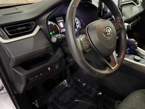 Used 2020 Toyota RAV4 XLE w/ XLE Grade Weather Package AWD/4WD image 12