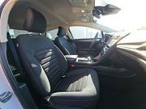 Used 2019 Ford Fusion SE FWD image 4