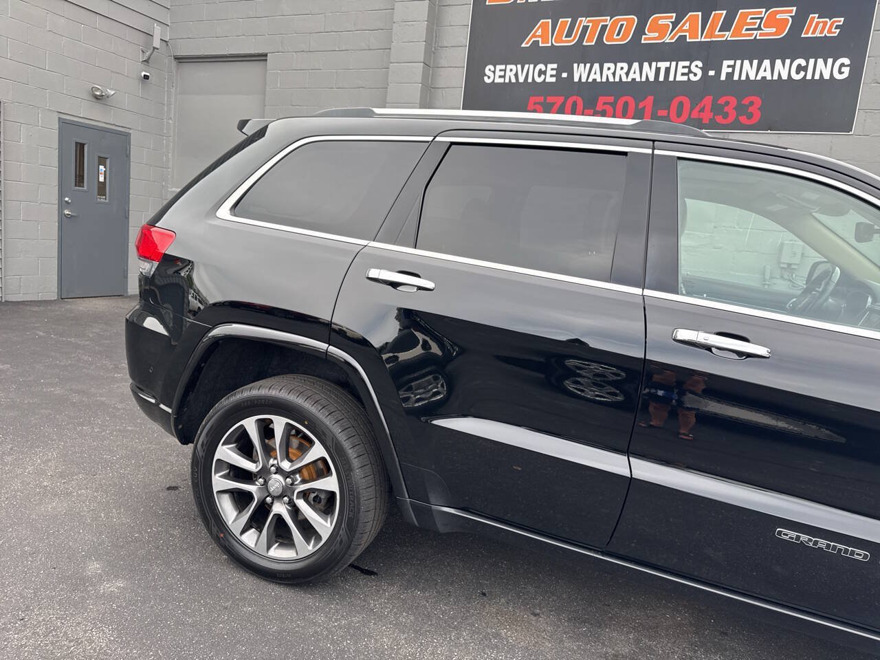 Used 2018 Jeep Grand Cherokee Overland AWD/4WD image 9