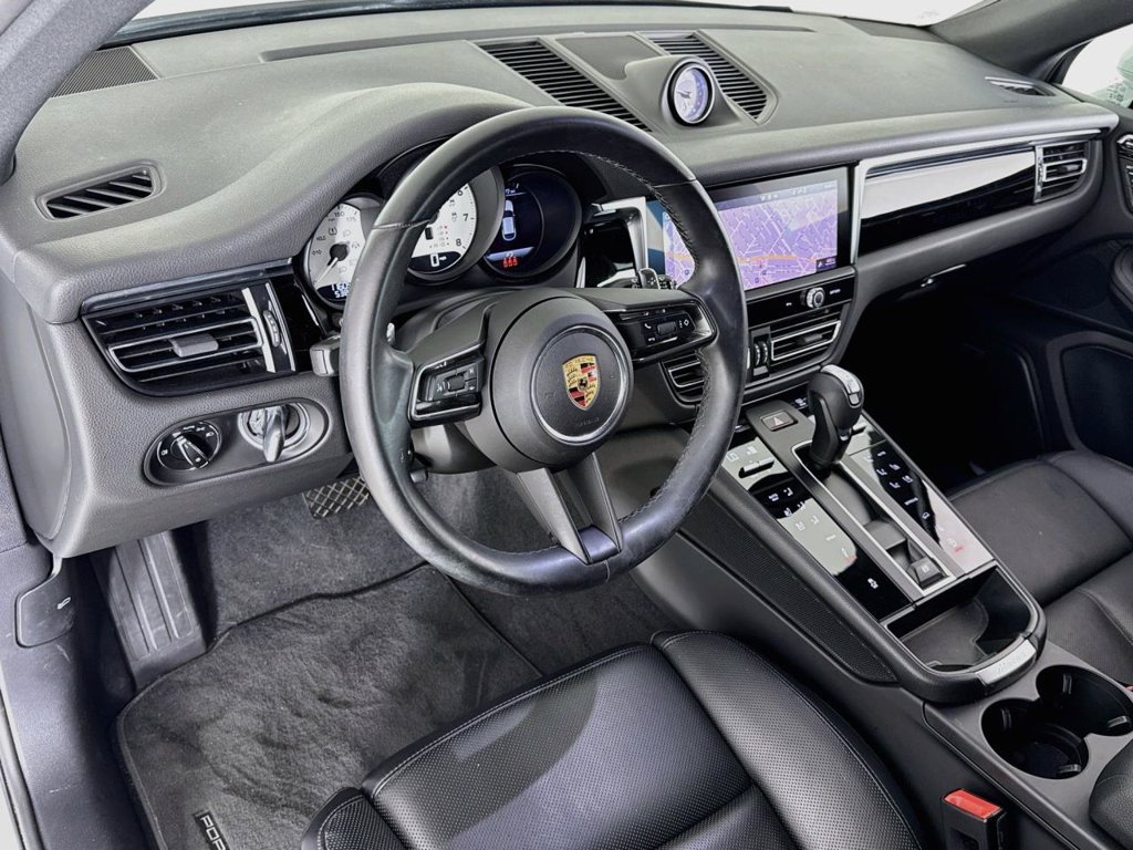 Certified 2024 Porsche Macan S AWD/4WD image 4