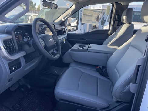 New 2026 Ford F250 XL w/ XL Chrome Package image 17
