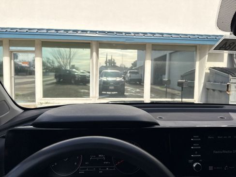 Used 2023 Kia Sorento LX image 13