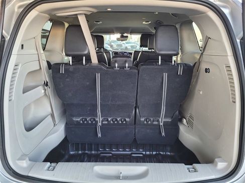 Certified 2023 Chrysler Pacifica Touring-L image 19