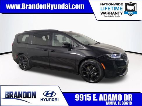 Used 2025 Chrysler Pacifica Limited image 1