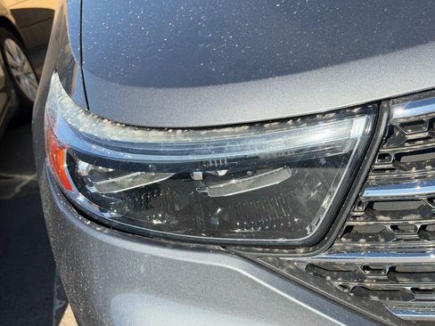 Used 2023 Ford Explorer XLT w/ Equipment Group 202A RWD image 9