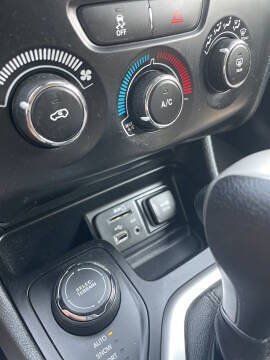 Used 2016 Jeep Cherokee Sport AWD/4WD image 6