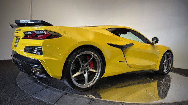 Used 2025 Chevrolet Corvette E-Ray w/ Stealth Interior Trim Package AWD/4WD image 27